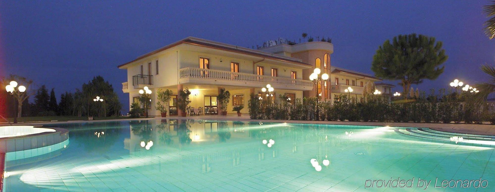 קוראטו Hotel Parco Serrone מראה חיצוני תמונה