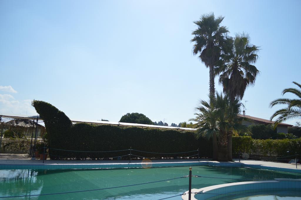 קוראטו Hotel Parco Serrone מראה חיצוני תמונה