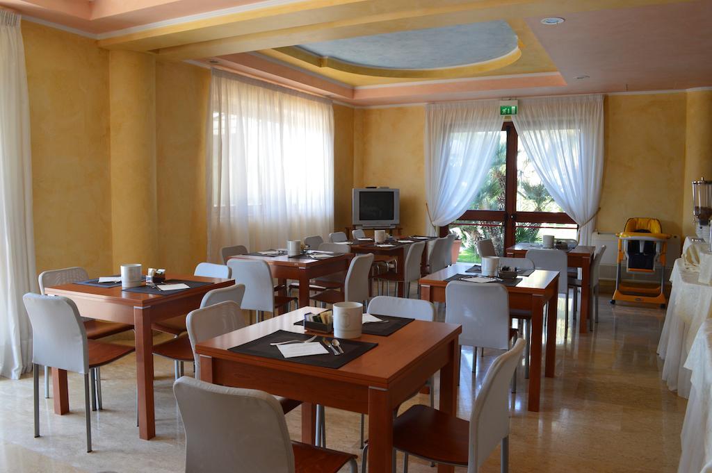 קוראטו Hotel Parco Serrone מראה חיצוני תמונה