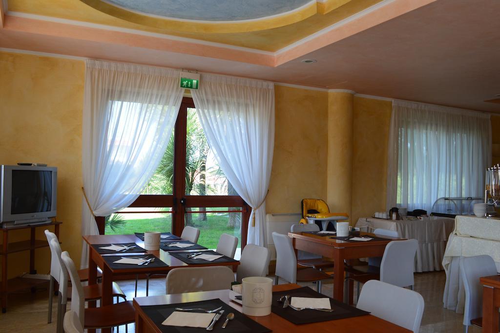 קוראטו Hotel Parco Serrone מראה חיצוני תמונה